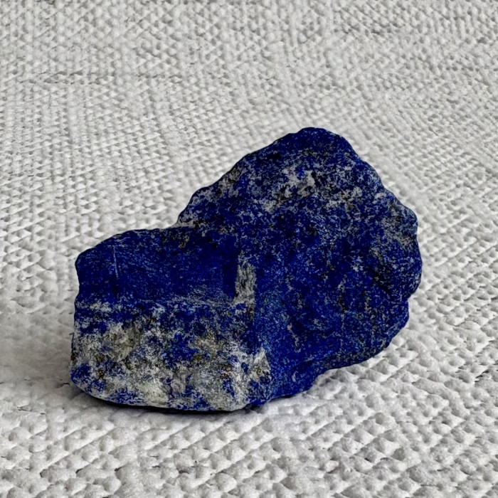 Lapis lazuli neopracovaný minerál